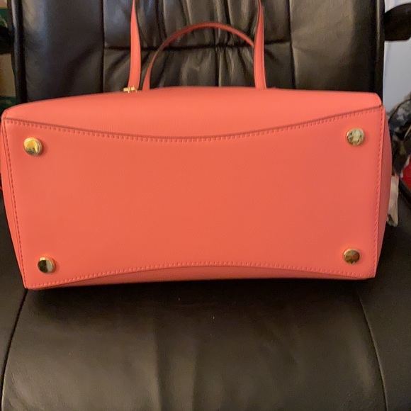 Michael Kors Voyager Tote - Picture 4 of 7